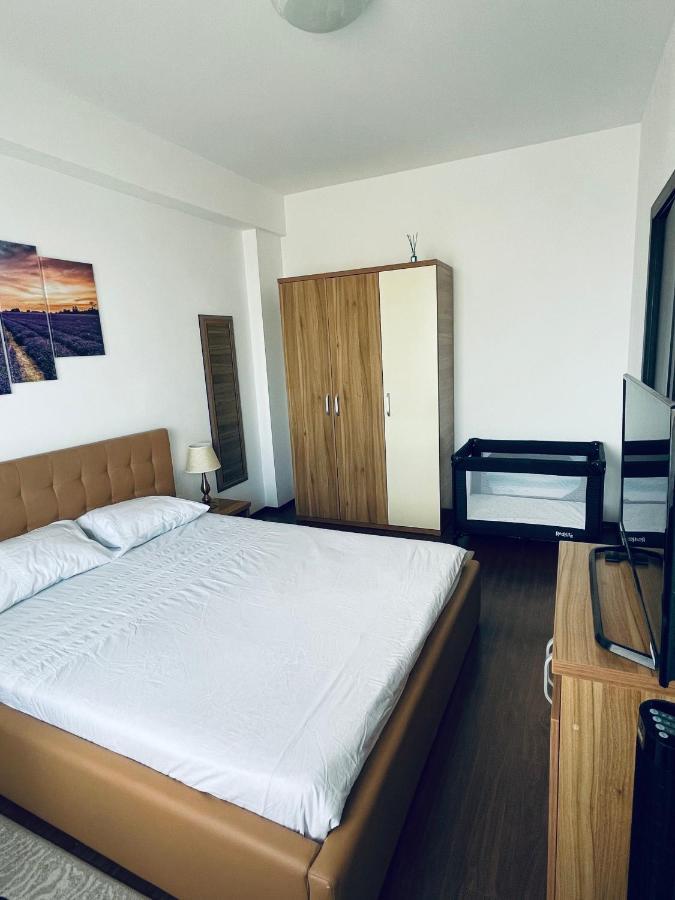 Summerland & Sea View Apartment Mamaia